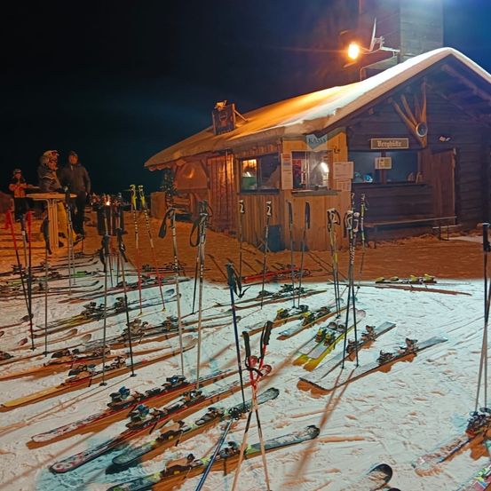 Bild enthält, Nature, Outdoors, Snow, Leisure Activities, Person, Skiing, Sport