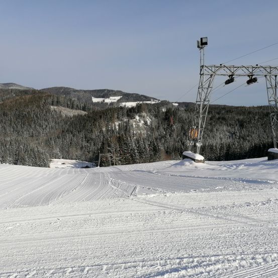 Bild enthält, Nature, Outdoors, Snow, Piste, Sport, Transportation, Vehicle