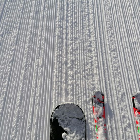 Bild enthält, Nature, Outdoors, Piste, Snow, Sport, Leisure Activities, Person, Skiing