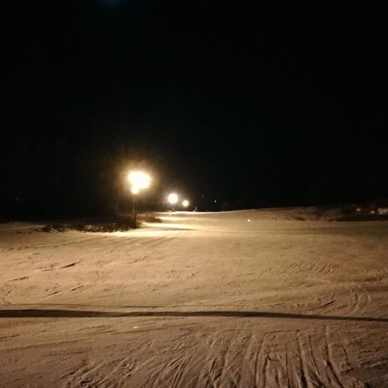 Bild enthält, Nature, Night, Outdoors, Ground, Scenery, Astronomy, Moon, Lighting, Sky, Snow