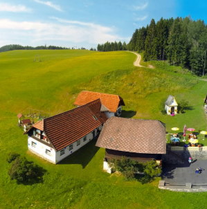 Bild enthält, Architecture, Building, Outdoors, Housing, Driveway, House, Aerial View