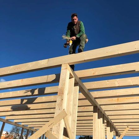 Bild enthält, Person, Worker, Adult, Male, Man, Wood, Woodworking