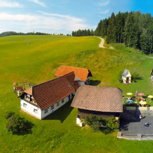 Bild enthält, Architecture, Building, Outdoors, Housing, Driveway, House, Aerial View