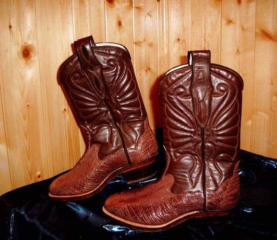 Bild enthält, Clothing, Footwear, Shoe, Boot, Cowboy Boot