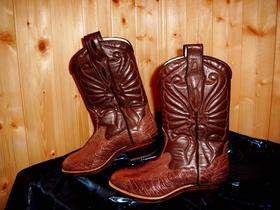 Bild enthält, Boot, Clothing, Cowboy Boot, Footwear, Shoe, Baseball, Baseball Glove, Glove, Sport