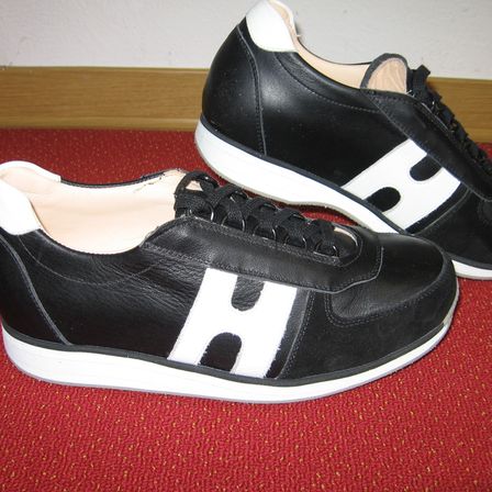 Bild enthält, Clothing, Footwear, Shoe, Sneaker, Running Shoe