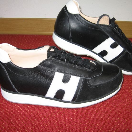 Bild enthält, Clothing, Footwear, Shoe, Sneaker, Running Shoe