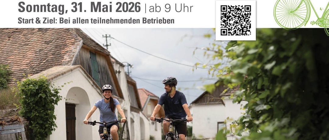Ein Werbeplakat für eine Fahrradveranstaltung am Sonntag, 31. Mai 2026, Start um 9 Uhr. Zwei Radfahrer sind auf einem Weg, der zu einem Bauernhof führt. Ein QR-Code ist sichtbar.