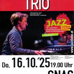 Werbung für Jazz-Trio mit einem Musiker am Klavier. Veranstaltungsname ist Trio Jazz. Datum ist 16. Oktober. Zeit ist 19:00.