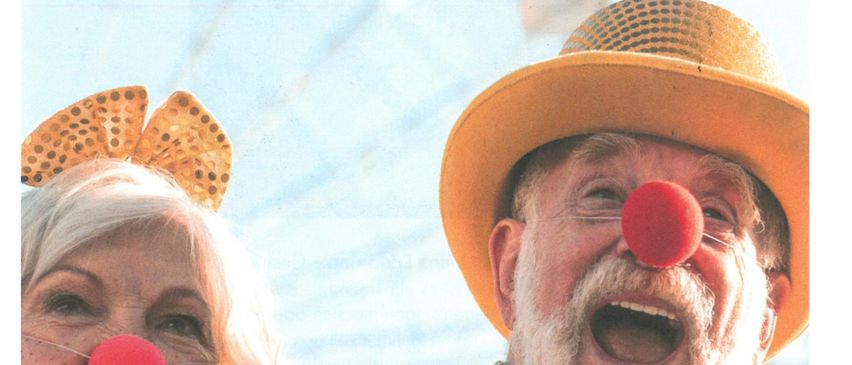 Bild enthält, Person, Adult, Male, Man, Face, Head, Hat, Performer, Clown, Advertisement