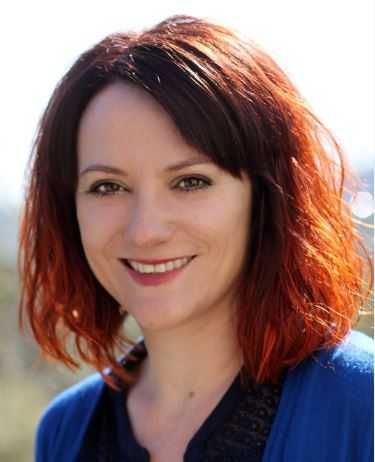 Bild enthält, Face, Head, Person, Photography, Portrait, Smile, Adult, Female, Woman