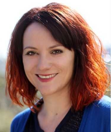 Bild enthält, Face, Head, Person, Photography, Portrait, Smile, Adult, Female, Woman