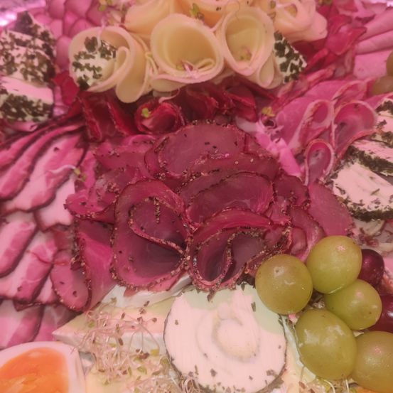 Bild enthält, Flower, Flower Arrangement, Flower Bouquet, Plant, Petal, Egg, Food, Meal, Floral Design, Dish