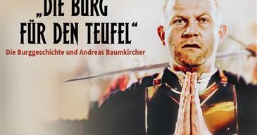 Poster zeigt einen Mann mit einem Schwert in der Hand, in Rüstung. Der Text lautet 'Die Burg für den Teufel'. Der Mann kniet, und der Hintergrund ist verschwommen.