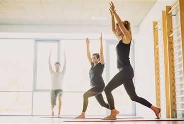 Bild enthält, Adult, Female, Person, Woman, Dancing, Fitness, Working Out, Yoga, White Board