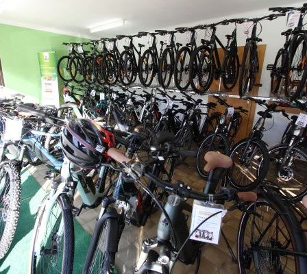 Bild enthält, Machine, Spoke, Helmet, Bicycle, Transportation, Vehicle