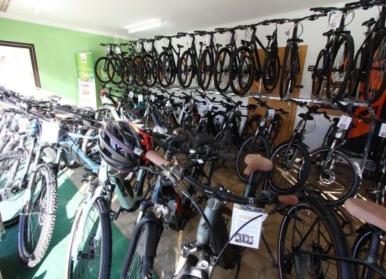 Bild enthält, Machine, Spoke, Helmet, Bicycle, Transportation, Vehicle