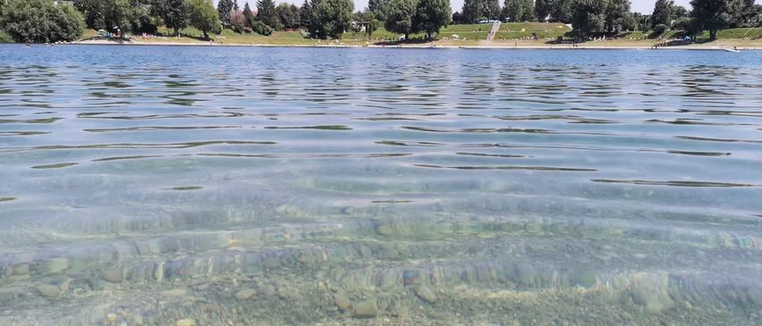 Bild enthält, Nature, Outdoors, Scenery, Landscape, Pond, Water, Lake, Land, Vegetation, Sky