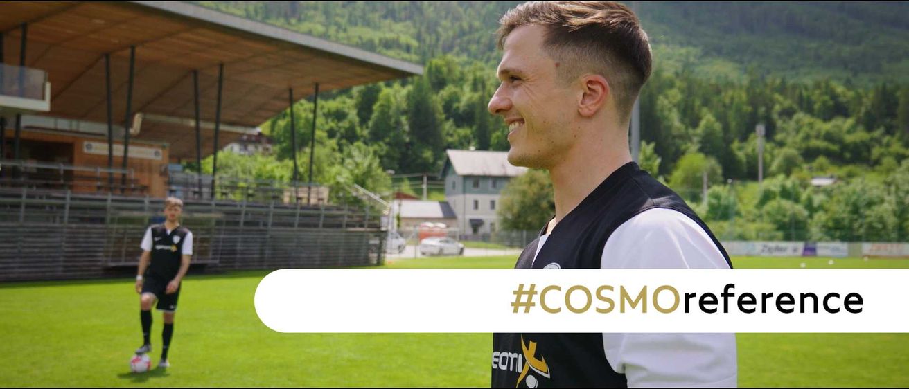 Bild enthält, People, Person, Grass, T-Shirt, Adult, Male, Man, Soccer Ball, Head, Field