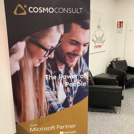 Bild enthält, Advertisement, Poster, Adult, Male, Man, Person, Female, Girl, Teen, Publication