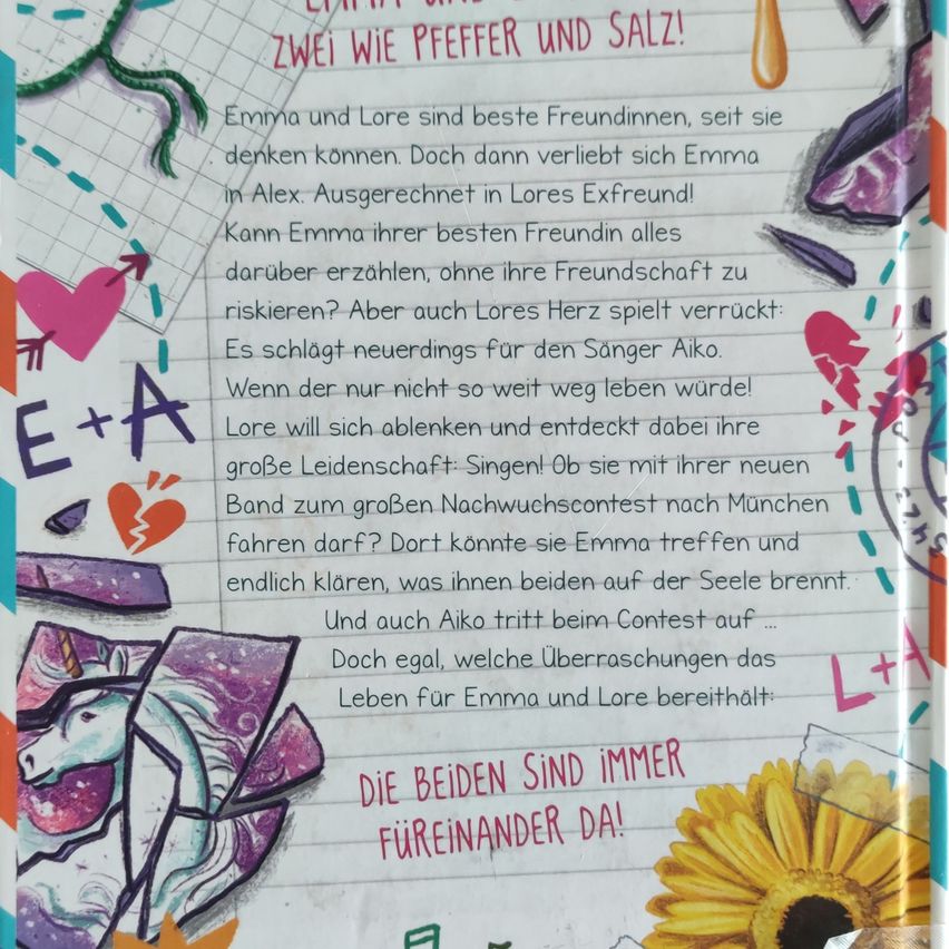 The book cover features colorful illustrations of a unicorn, hearts, and a sunflower. The title 'Zwei wie Pfeffer und Salz' is displayed prominently. Text discusses the close friendship of Emma and Lore, and their feelings for Alex and Aiko. The cover suggests themes of love, friendship, and surprises.