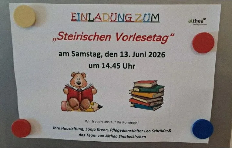 Plakat für den 'Steirischen Vorlesetag' am 13. Juni 2026 um 14.45 Uhr, mit einem Bären, der ein Buch liest, und einem Stapel Bücher. Gastgeberin ist Sonja Krenn und das Team von Althea Sinabelkirchen.