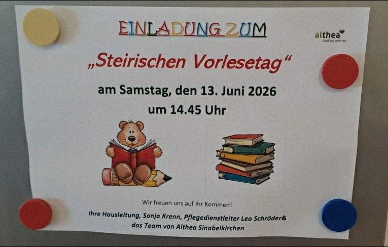 Plakat für den 'Steirischen Vorlesetag' am 13. Juni 2026 um 14.45 Uhr, mit einem Bären, der ein Buch liest, und einem Stapel Bücher. Gastgeberin ist Sonja Krenn und das Team von Althea Sinabelkirchen.