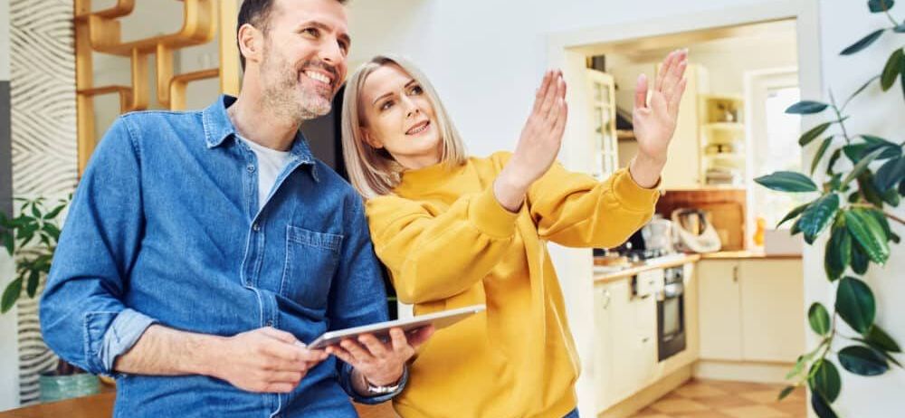 Bild enthält, Face, Head, Person, People, Adult, Female, Woman, Male, Man, Happy