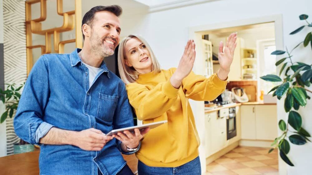 Bild enthält, Face, Head, Person, People, Adult, Female, Woman, Male, Man, Happy