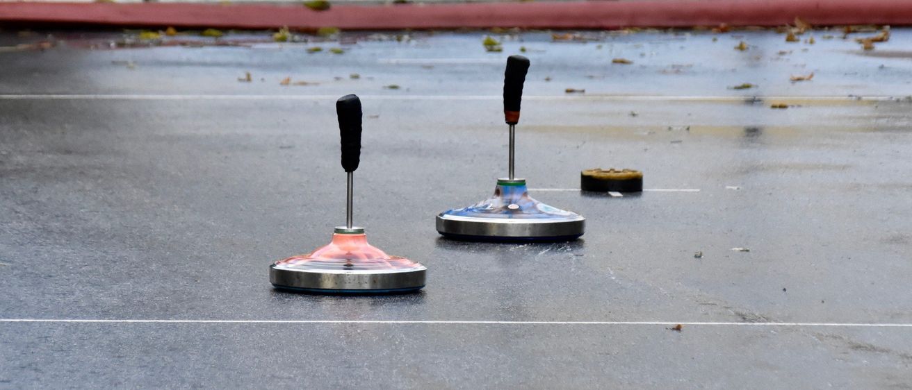 Bild enthält, Road, Tarmac, City, Ice Hockey Puck, Skating, Sport, Machine, Spoke, Alloy Wheel, Wheel