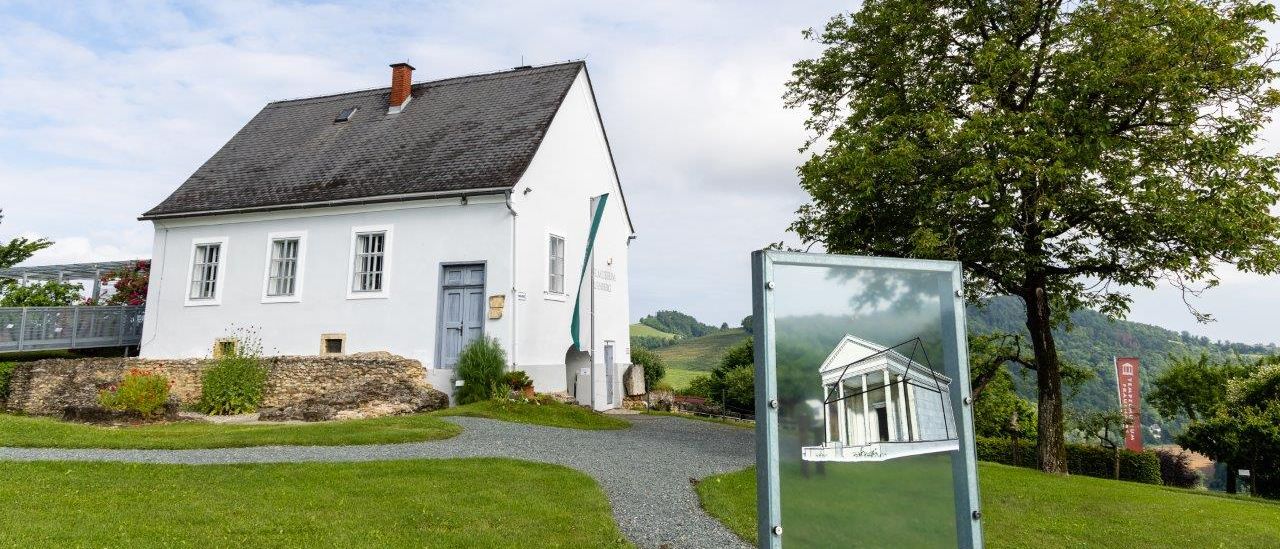 Bild enthält, Grass, Plant, Building, Housing, Outdoors, House, Driveway, Aerial View