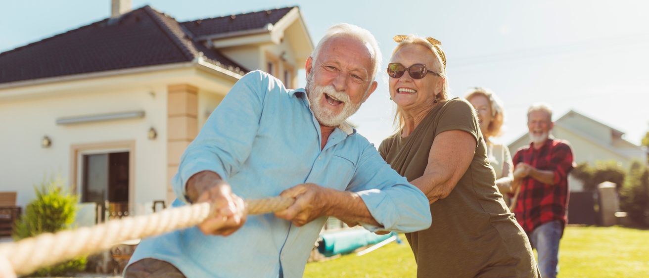 Bild enthält, Sunglasses, Adult, Female, Person, Woman, Male, Man, Head, Face, Happy