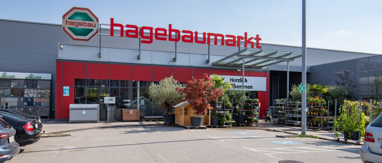 Bild enthält, Car, Car Dealership, Vehicle, Architecture, Building, Wheel, License Plate, Alloy Wheel, Spoke, Plant