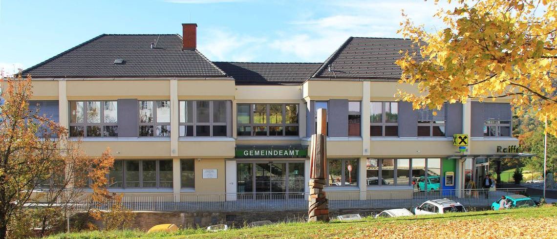 Bild enthält, City, Neighborhood, Building, Urban, Hotel, Office Building, Grass, Car, Housing