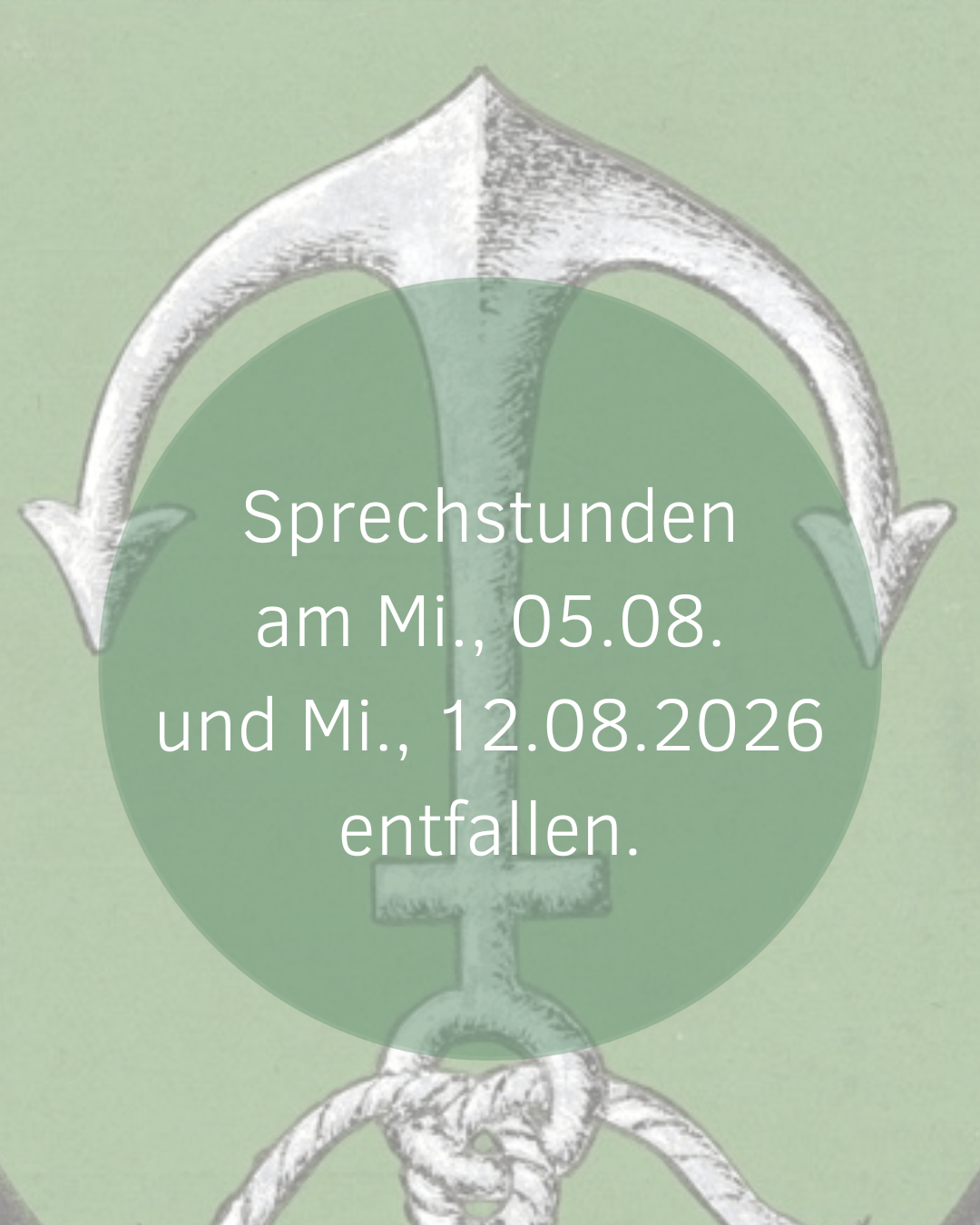Ein Ankündigungsbild mit einem grünen Kreis und weißem Text, der 'Sprechstunden am Mi., 05.08. und Mi., 12.08.2026 entfallen.' lautet. Es zeigt ein stilisiertes Symbol, das einem Kreuz ähnelt, mit zwei nach außen weisenden Pfeilen.