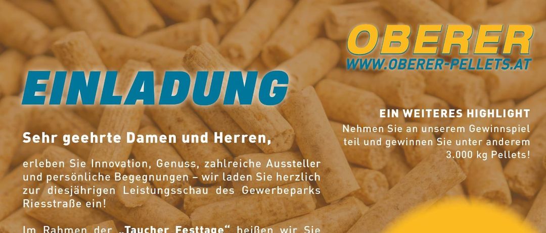Eine Werbeanzeige für eine Messe mit Holzpellets im Vordergrund, die Innovation, Genuss und zahlreiche Aussteller hervorhebt. Der Text lädt Besucher ein, an einer Verlosung teilzunehmen, um 3.000 Euro zu gewinnen.