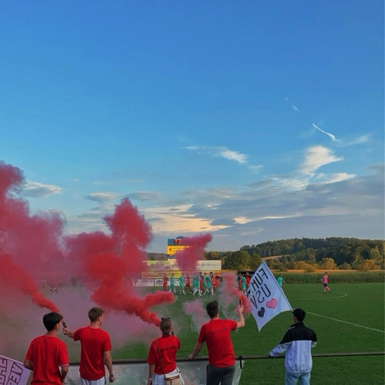 Bild enthält, Adult, Male, Man, Person, Festival, Holi, Head