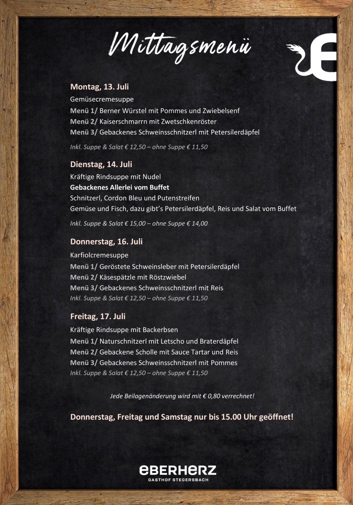 Ein Menü von einem Restaurant für den 13. bis 17. Juli. Es listet verschiedene Gerichte und deren Preise auf, einschließlich Suppen, Salate und Hauptgerichte. Das Menü ist auf einem dunklen Hintergrund mit weißem Text dargestellt.
