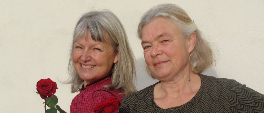 Bild enthält, Flower, Rose, Adult, Female, Person, Woman, Flower Arrangement, Flower Bouquet, Child, Girl