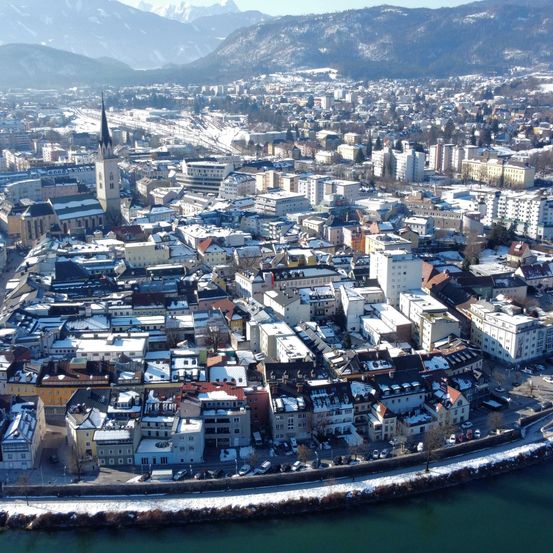 Bild enthält, Building, Cityscape, Urban, City, Outdoors, Water, Aerial View, Waterfront, Bridge, Neighborhood