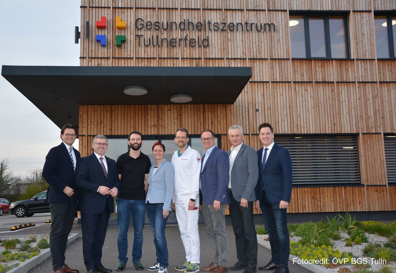 Bild enthält, Coat, Pants, Jacket, Shoe, People, Person, Blazer, Adult, Male, Man