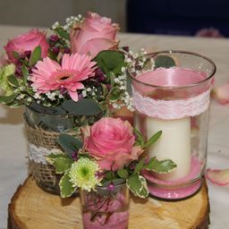 Bild enthält, Flower, Flower Arrangement, Plant, Flower Bouquet, Rose, Art, Floral Design, Graphics, Pattern, Petal