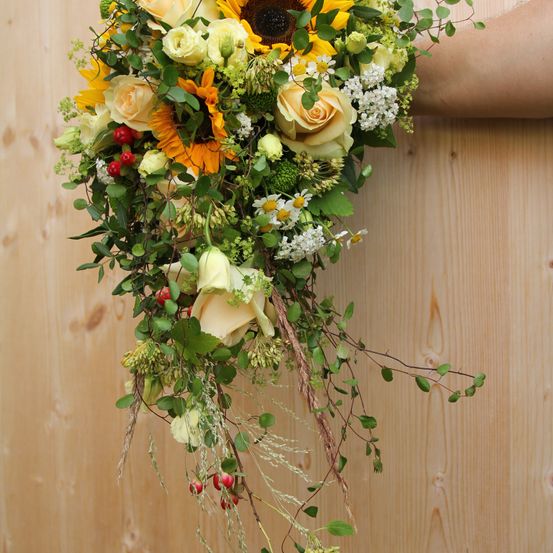 Bild enthält, Flower, Flower Arrangement, Flower Bouquet, Plant, Art, Floral Design, Graphics, Pattern, Rose