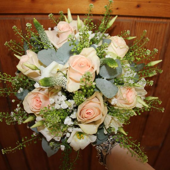 Bild enthält, Flower, Flower Arrangement, Flower Bouquet, Plant, Rose, Art, Floral Design, Graphics, Pattern