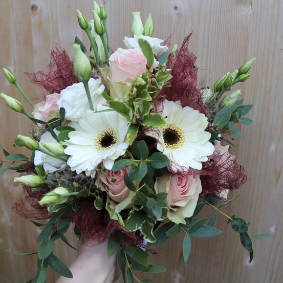 Bild enthält, Flower, Flower Arrangement, Plant, Flower Bouquet, Art, Floral Design, Graphics, Pattern, Rose