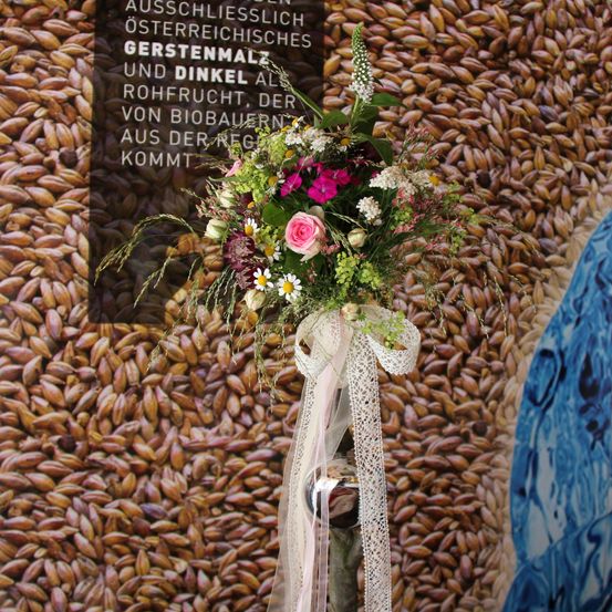 Bild enthält, Flower, Flower Arrangement, Plant, Flower Bouquet, Person, Art, Food, Produce, Rose, Face