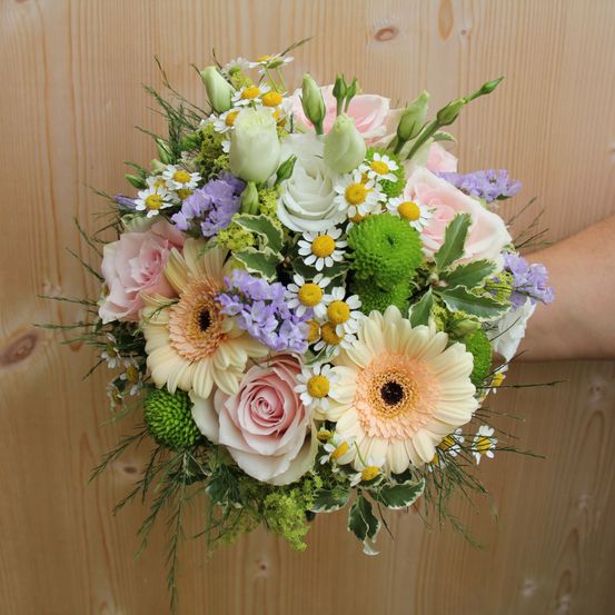 Bild enthält, Flower, Flower Arrangement, Flower Bouquet, Plant, Art, Floral Design, Graphics, Pattern, Rose