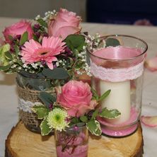 Bild enthält, Flower, Flower Arrangement, Plant, Flower Bouquet, Rose, Art, Floral Design, Graphics, Pattern, Petal