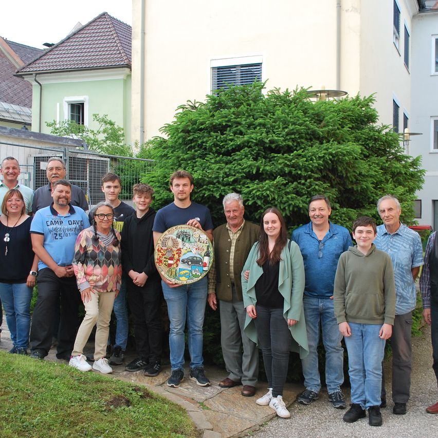 Bild enthält, Pants, People, Person, Jeans, Adult, Male, Man, Female, Girl, Teen