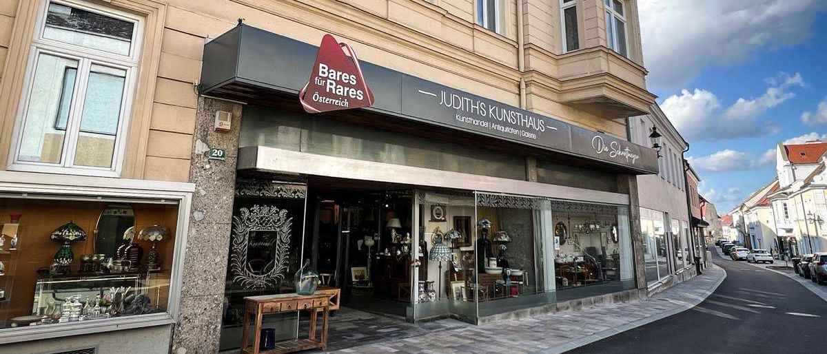 Bild enthält, City, Road, Street, Urban, Architecture, Building, Shop, Cafe, Restaurant, Path